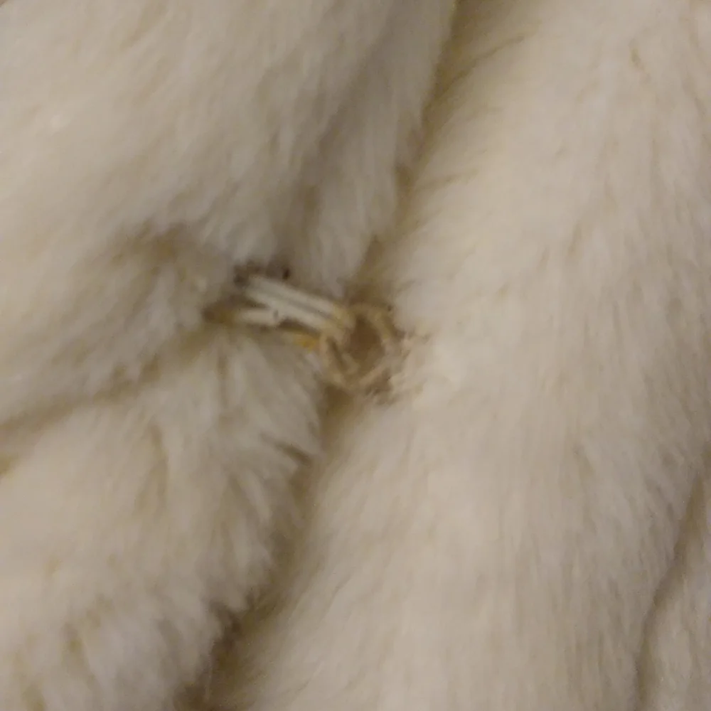 Lintage Off-White Faux Fur Coat - sz 15/16 - NOT Included in Bundling Sale - Picture 8 of 14